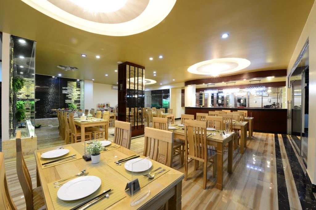 International cuisine restaurant and bar
